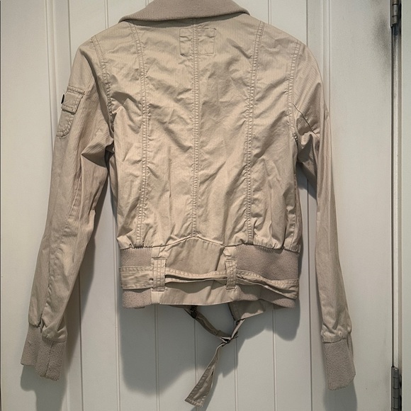 Jacket - Picture 5 of 10